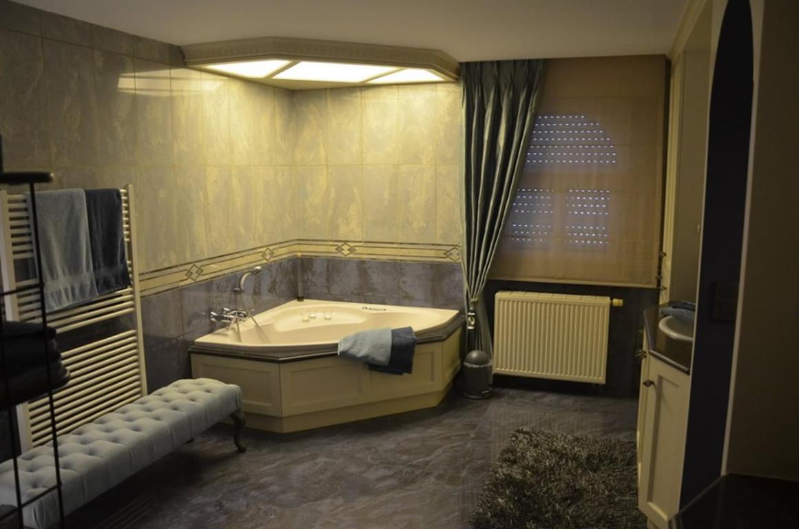 B&B Serenity Neerpelt Exterior foto